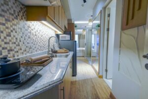 Jak efektywnie zorganizować przestrzeń w małym mieszkaniu?