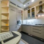 Jak skutecznie organizować przestrzeń w małym mieszkaniu, aby zwiększyć komfort codziennego życia